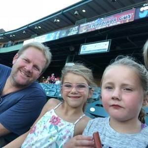 Meet your Posher, Lara